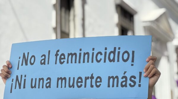 Cientos de mujeres marcharon para exigir la protección de sus derechos y un detende a los feminicidios en Puerto Rico.